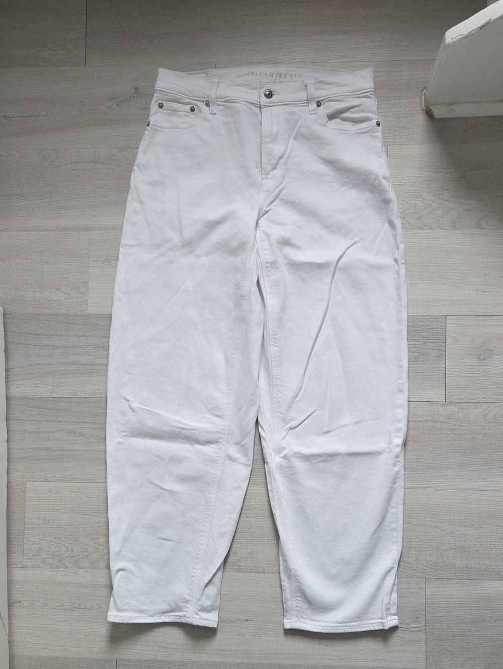 American Eagle Womens Stretch Barrel Jean White - Size 4 Long